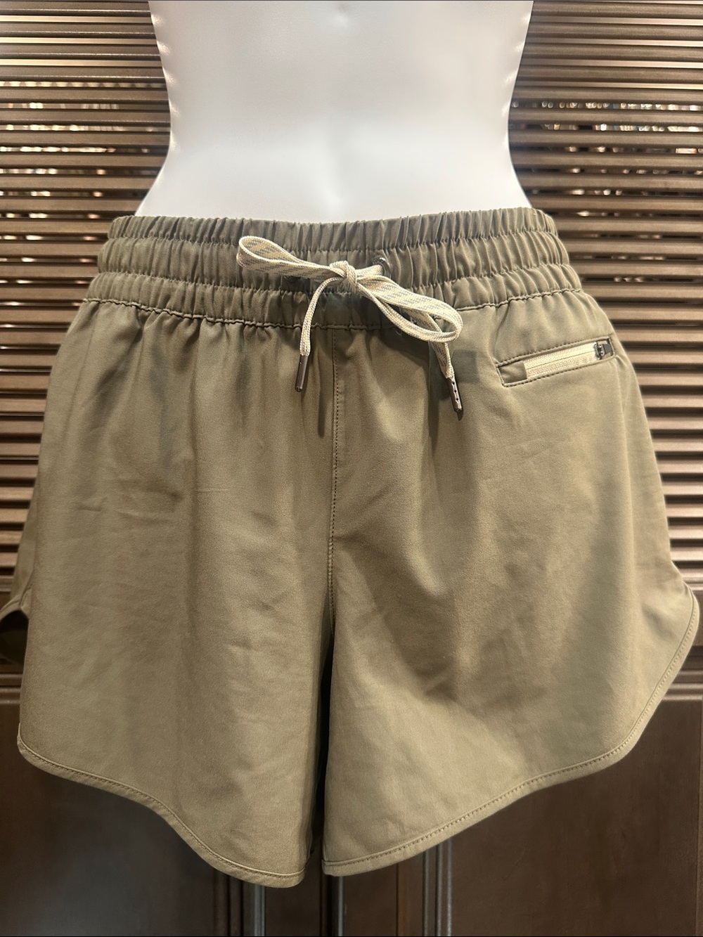 Vuori Olive Elastic-Waist Drawstring Athletic Shorts